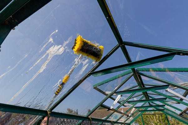 Подготовка теплиц и питомников к весне: обзор материалов для 7 крыш